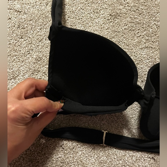 La vie en rose Black padded bikini top size medium. Halter tie.Back slide clip. - Picture 5 of 6